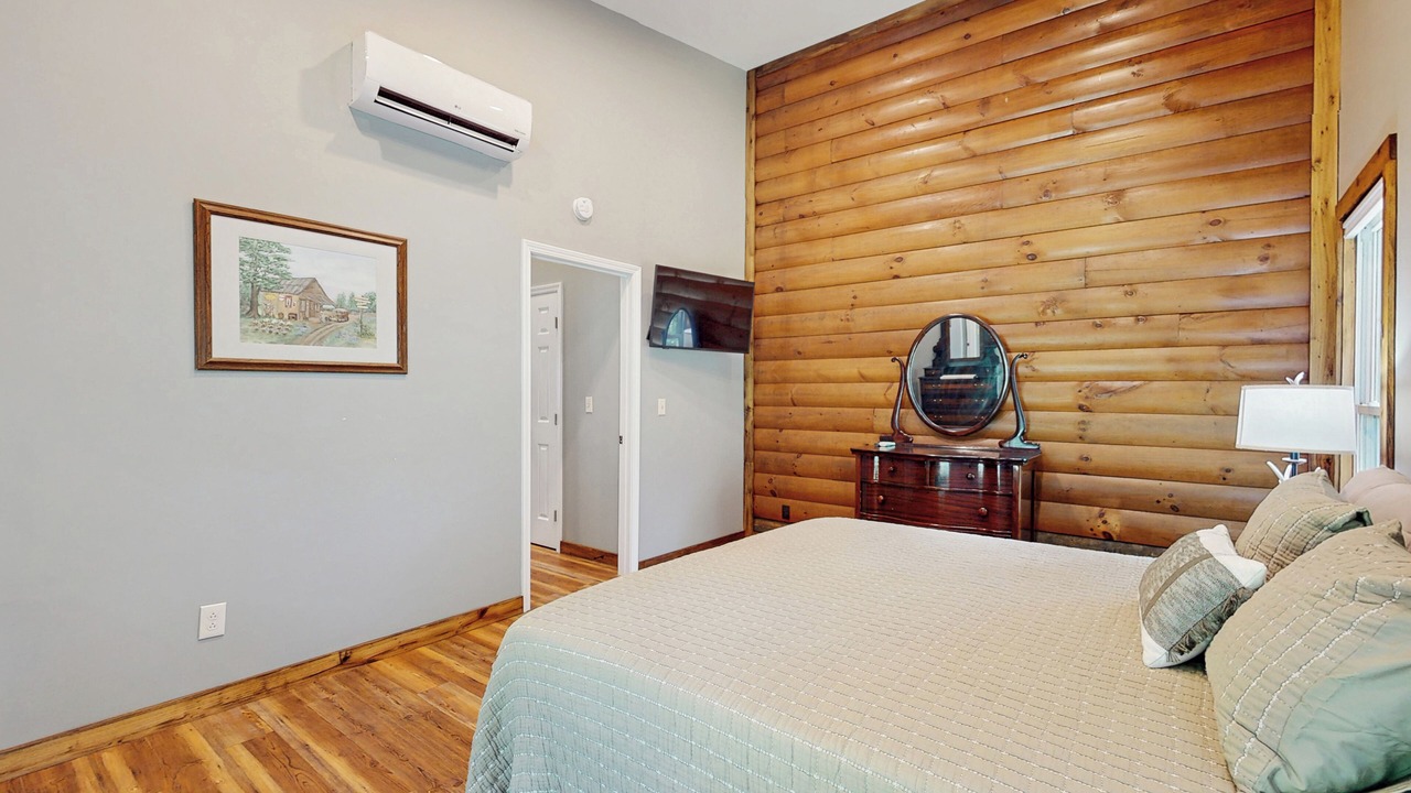 Photo of Bedroom in Lookout Mountain