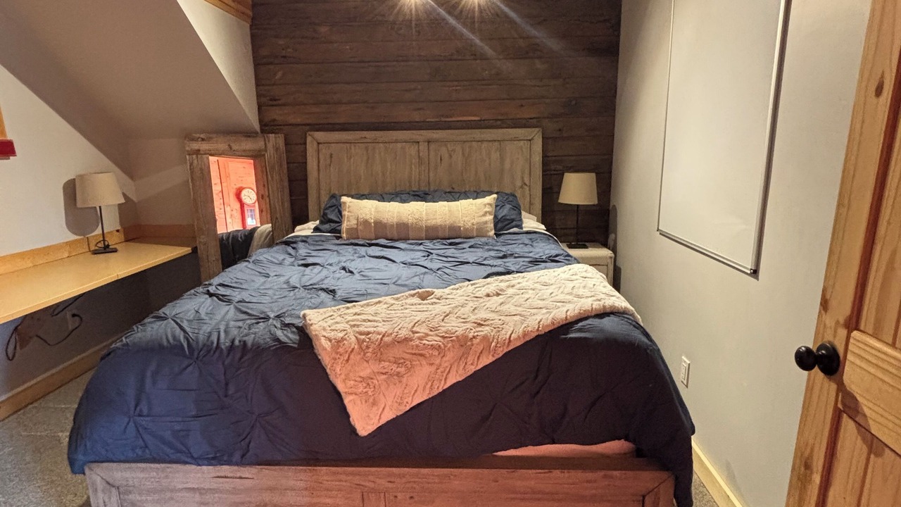 Photo of Bedroom in Woods Creek