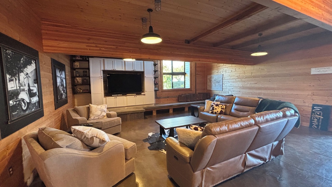 Photo of Livingroom in Woods Creek