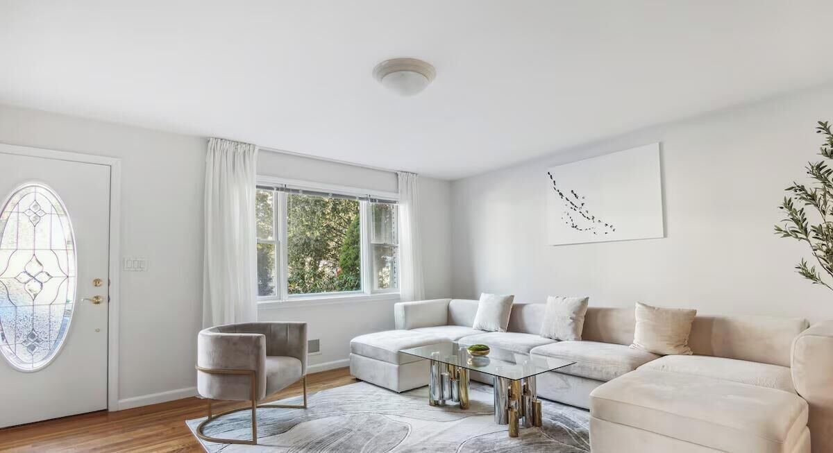 Photo of Livingroom in Southeast Yonkers