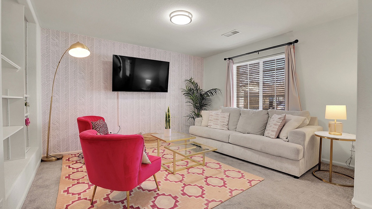 Photo of Livingroom in North Central Westminster