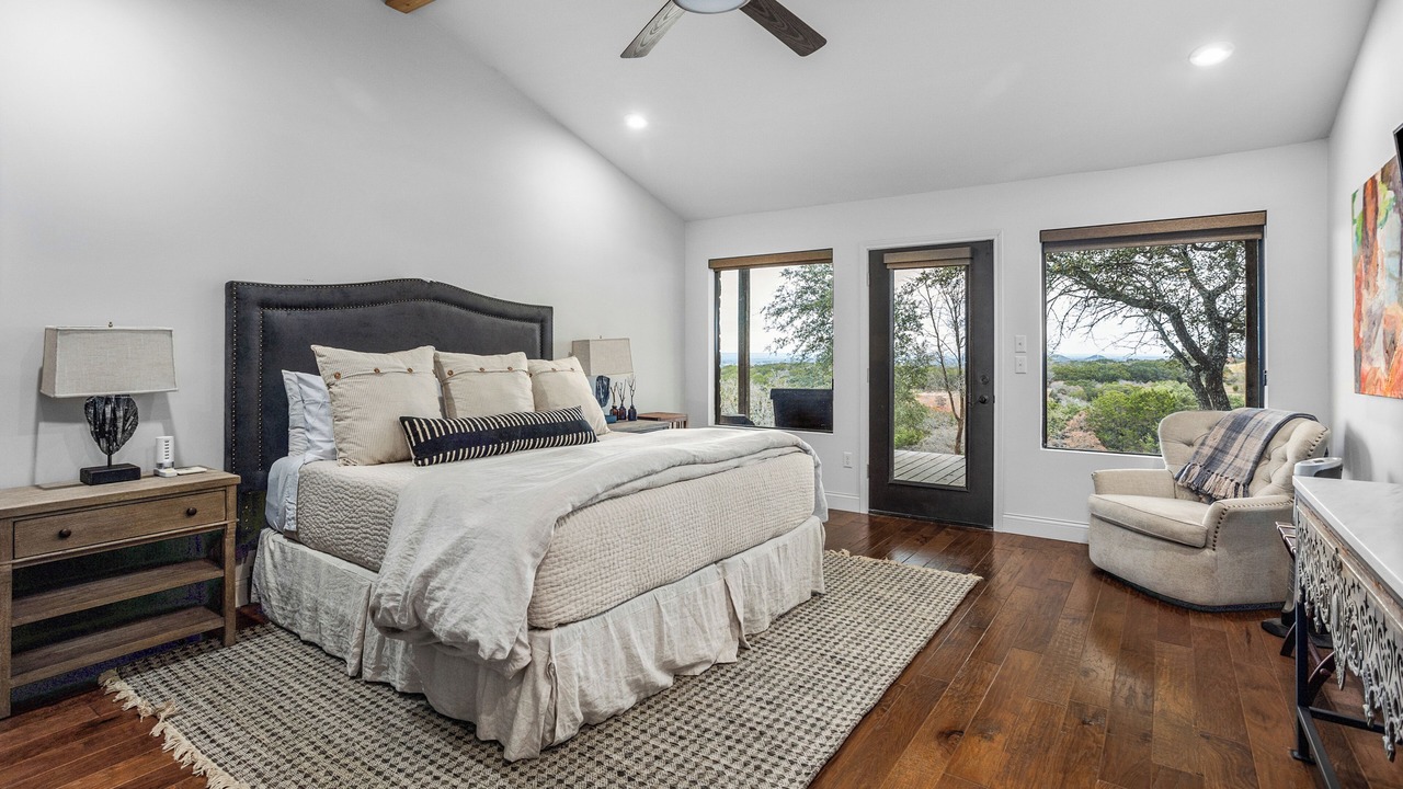 Photo of Bedroom in Glen Rose