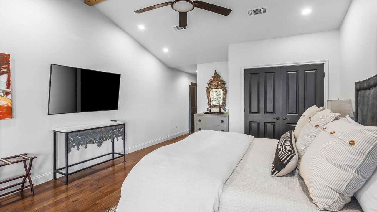 Photo of Bedroom in Glen Rose