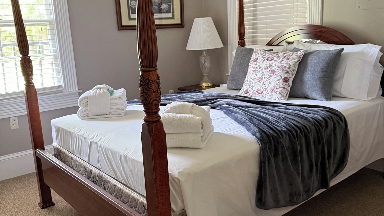 Photo of Bedroom in Isle of Hope Historic District