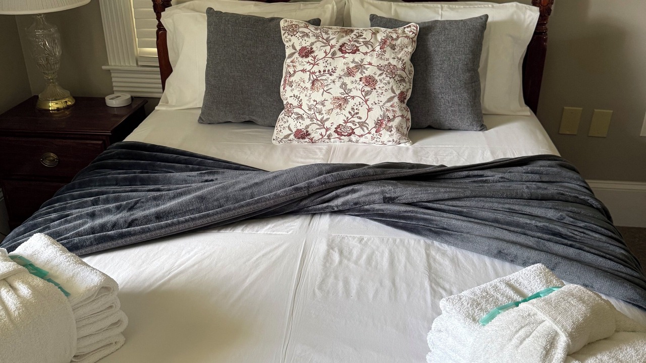 Photo of Bedroom in Isle of Hope Historic District
