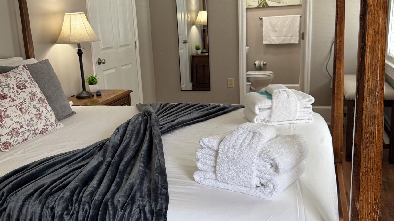 Photo of Bedroom in Isle of Hope Historic District