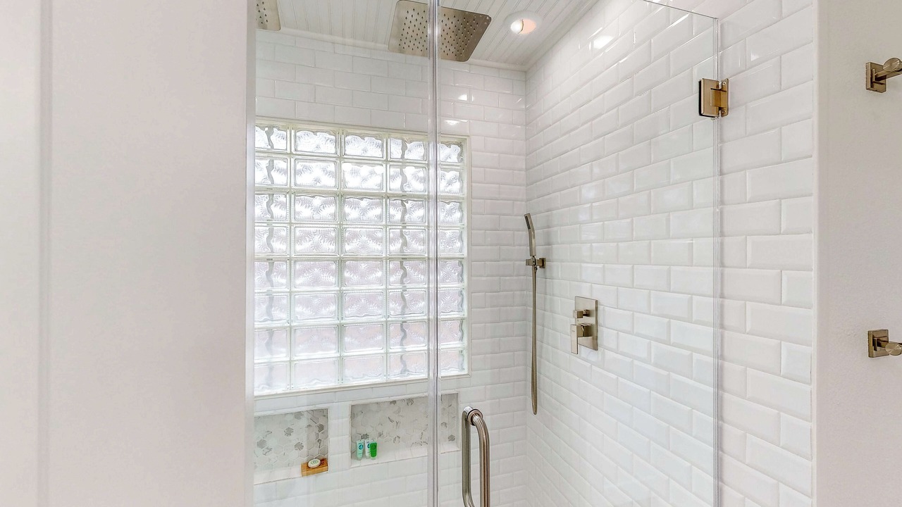 Photo of Bathroom in Pointblank