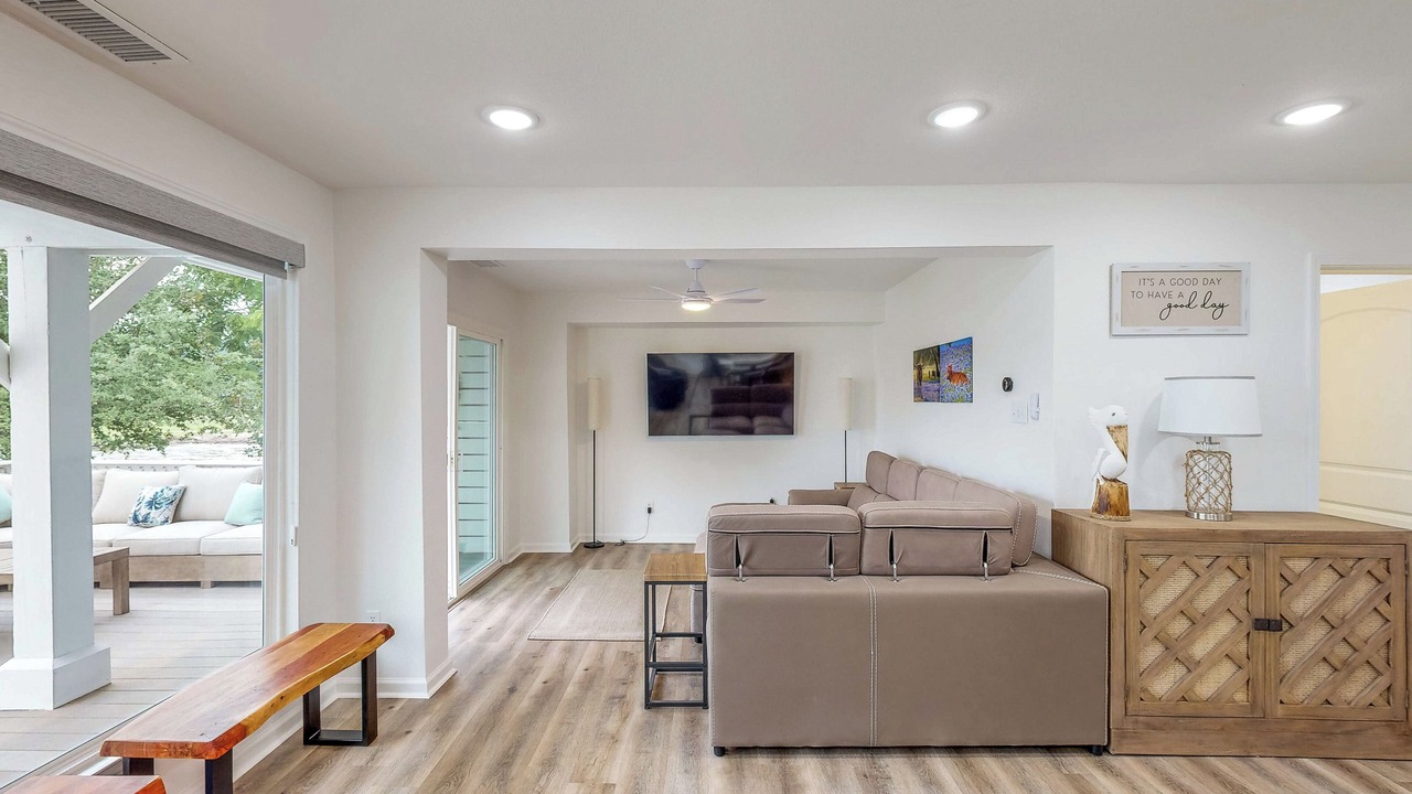Photo of Livingroom in Pointblank