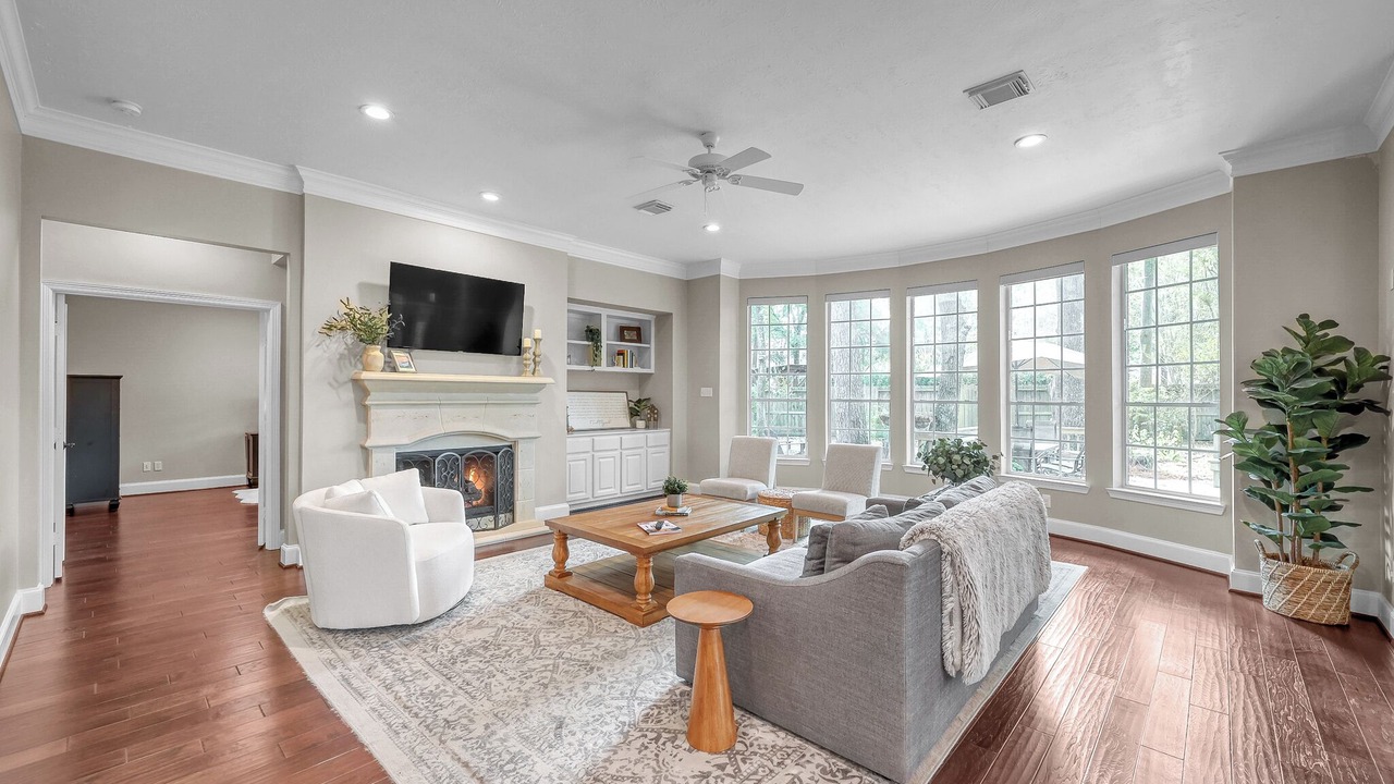 Photo of Livingroom in Alden Bridge