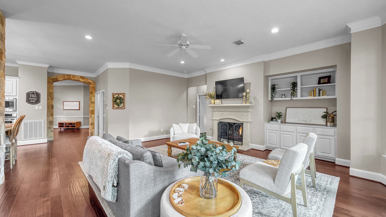 Photo of Livingroom in Alden Bridge