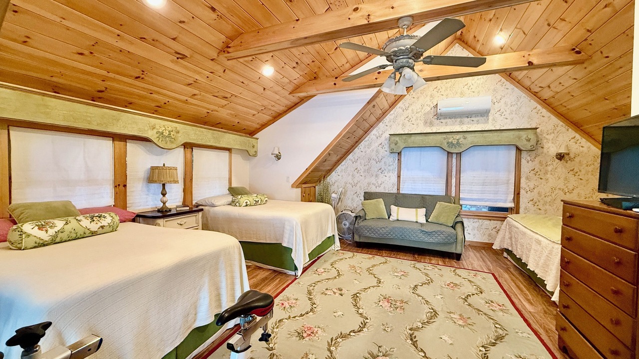 Photo of Bedroom in Lake George