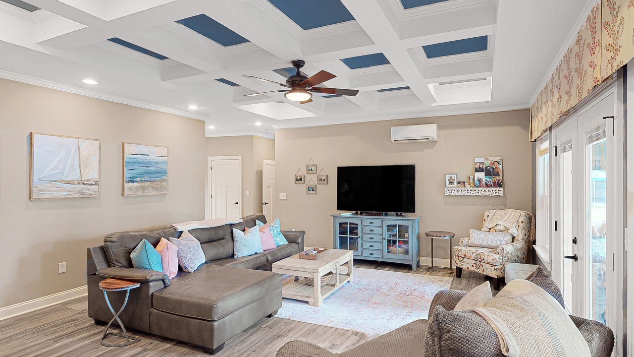 Photo of Livingroom in Saluda