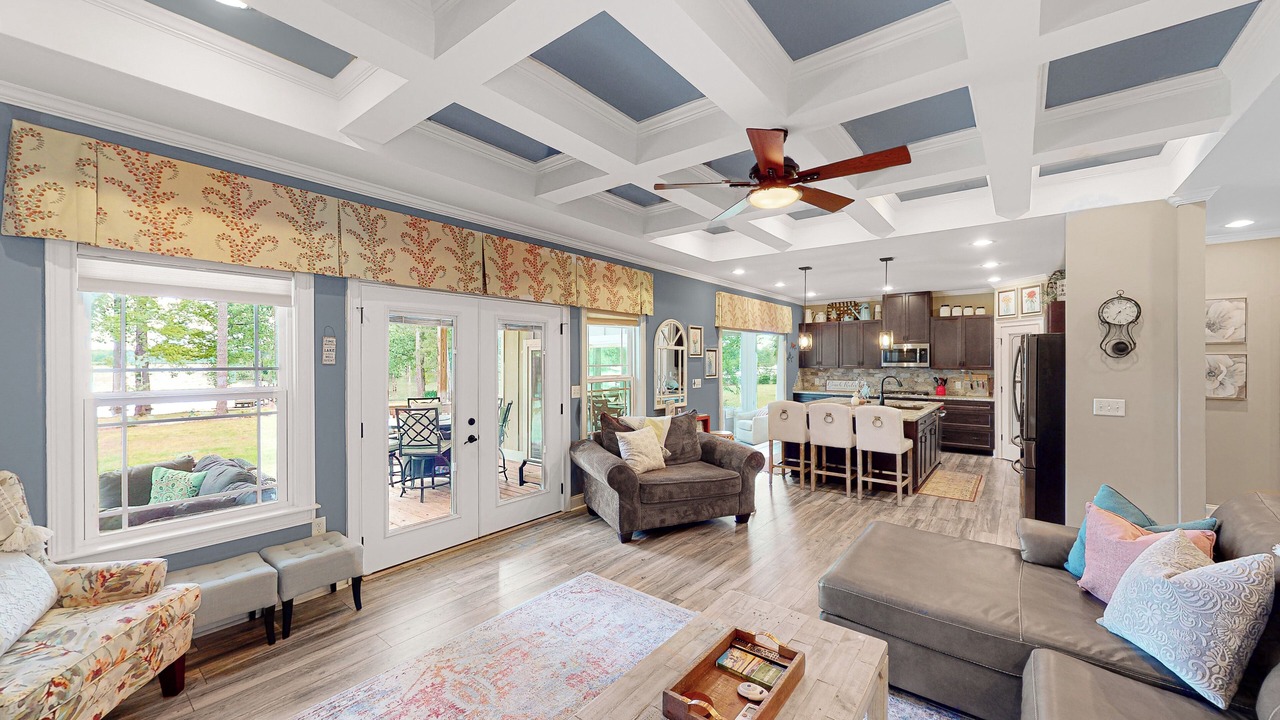 Photo of Livingroom in Saluda