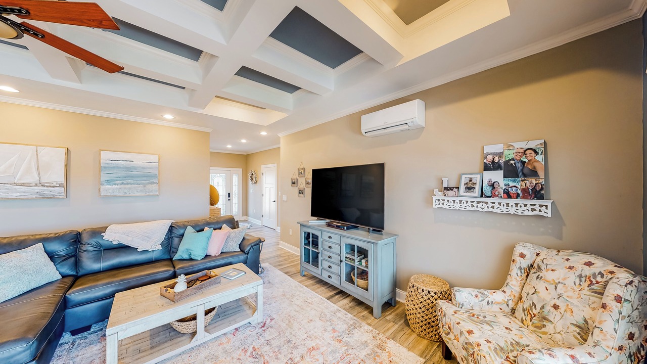 Photo of Livingroom in Saluda