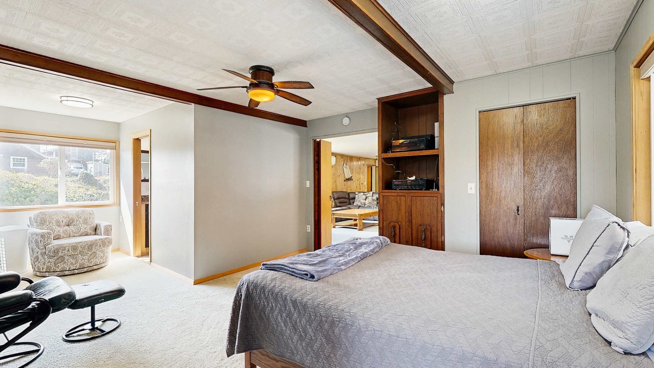 Photo of Bedroom in Rockaway Beach