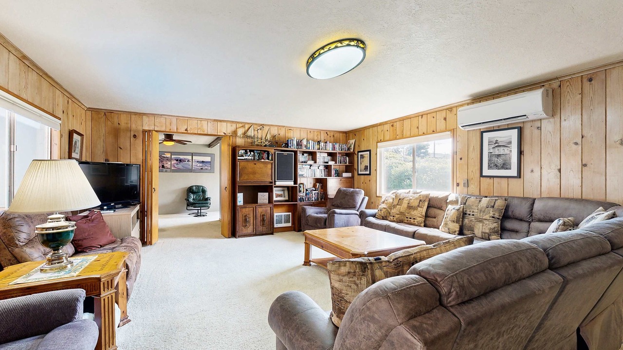 Photo of Livingroom in Rockaway Beach