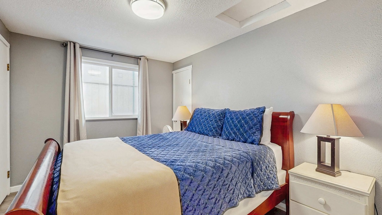 Photo of Bedroom in Rockaway Beach