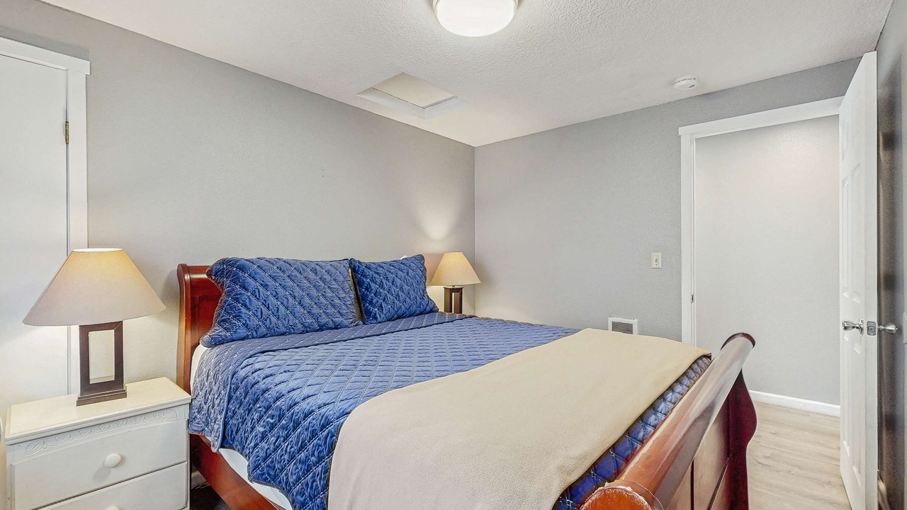 Photo of Bedroom in Rockaway Beach
