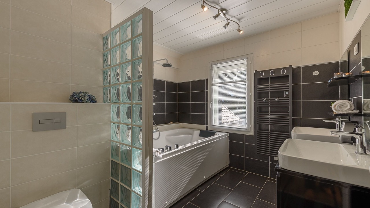 Photo of Bathroom in Chaparon