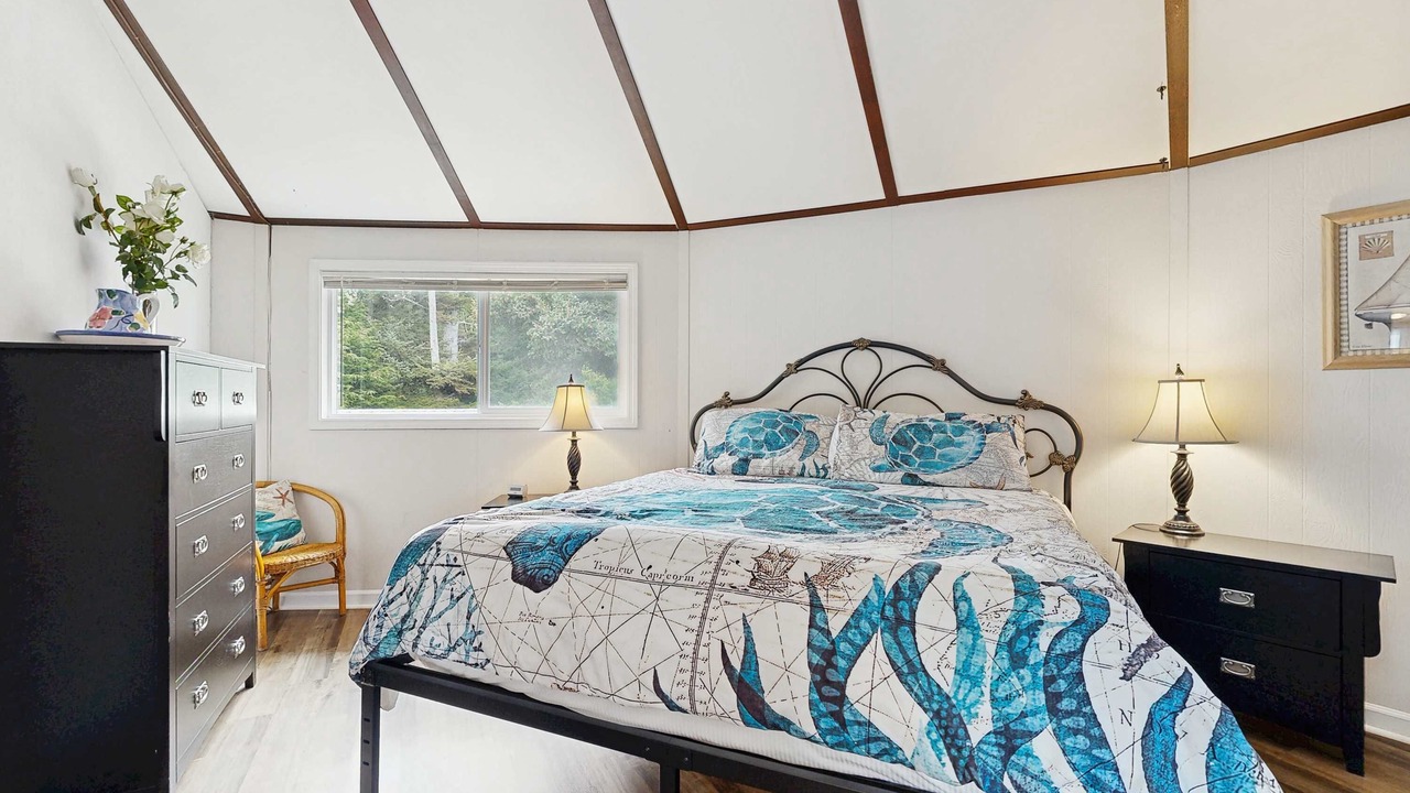 Photo of Bedroom in Gleneden Beach