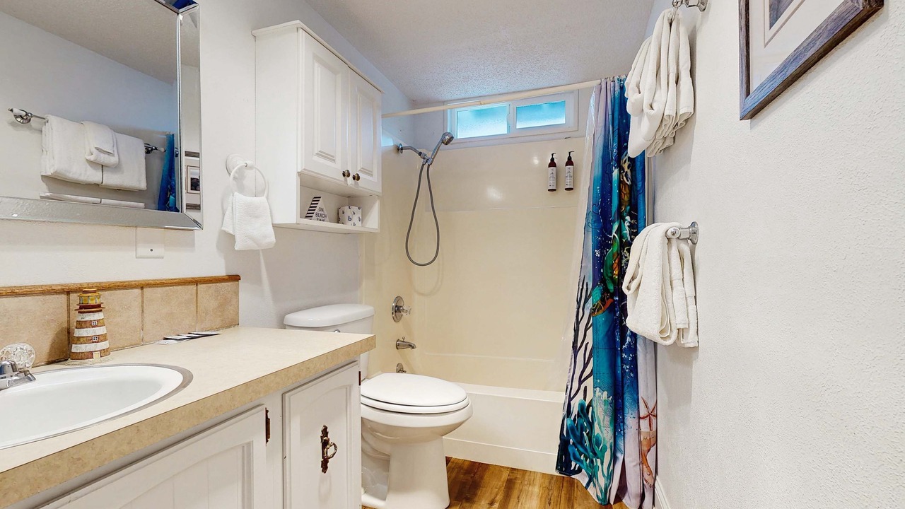 Photo of Bathroom in Gleneden Beach