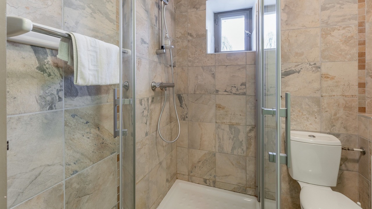 Photo of Bathroom in Violes