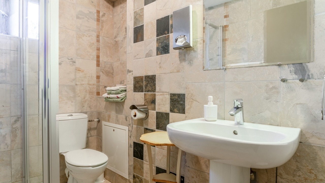 Photo of Bathroom in Violes
