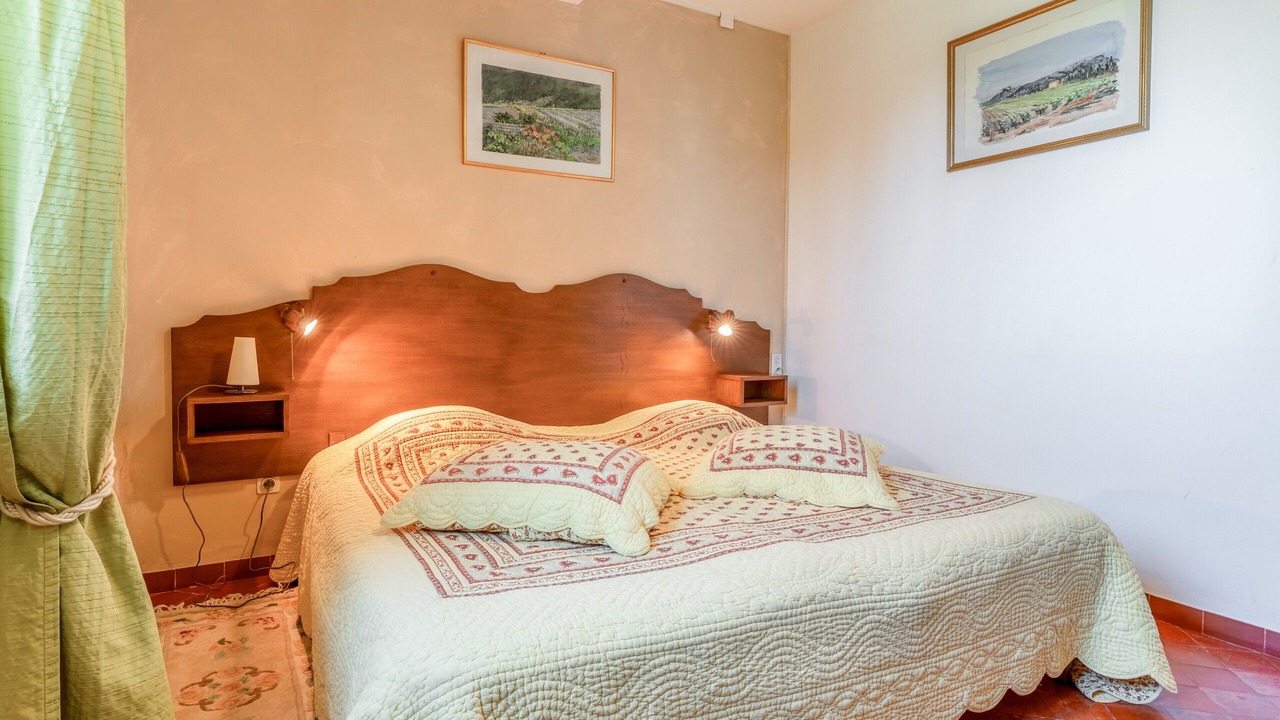 Photo of Bedroom in Violes