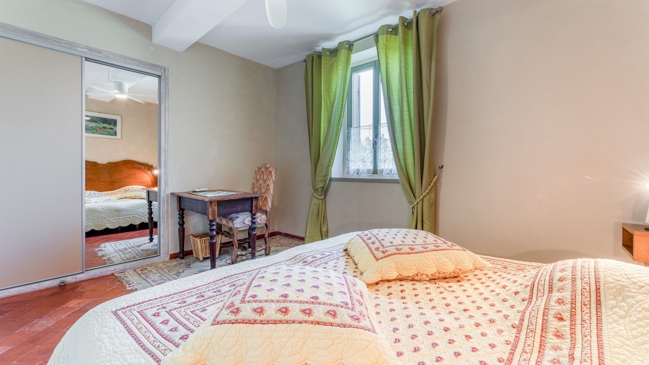Photo of Bedroom in Violes