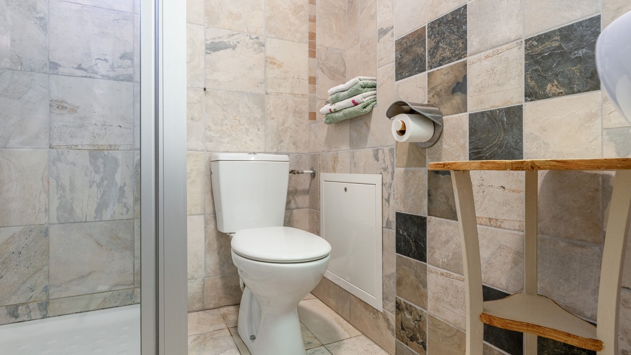 Photo of Bathroom in Violes