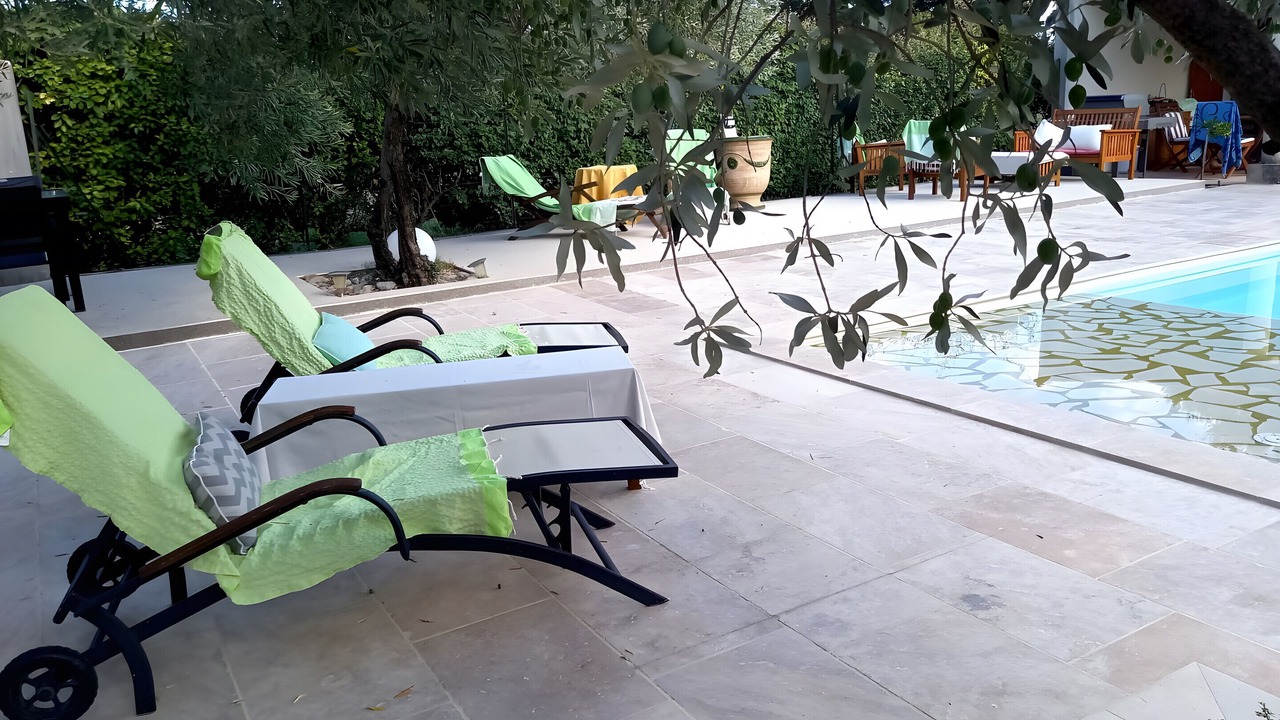 Photo of Outdoor in Violes