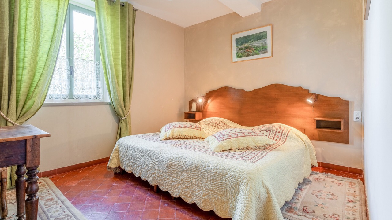 Photo of Bedroom in Violes