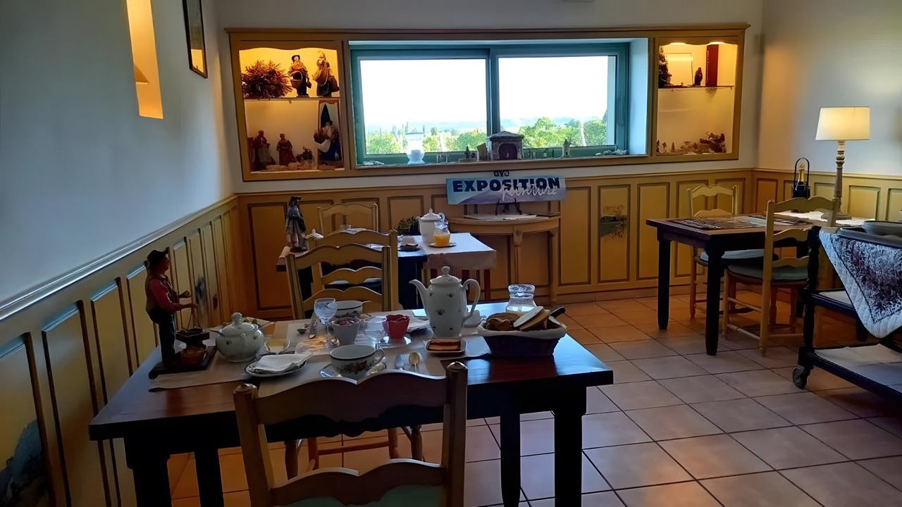 Photo of Others in Violes