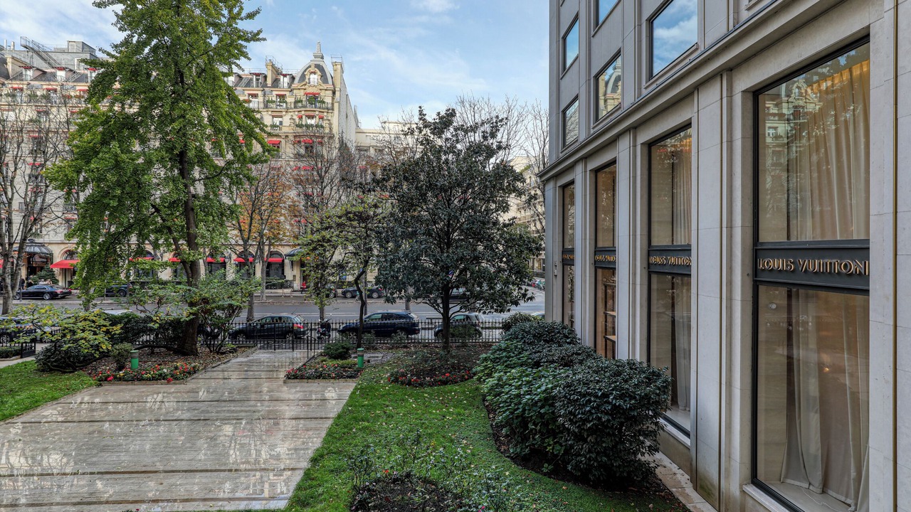 Photo of Outdoor in Champs-Elysees