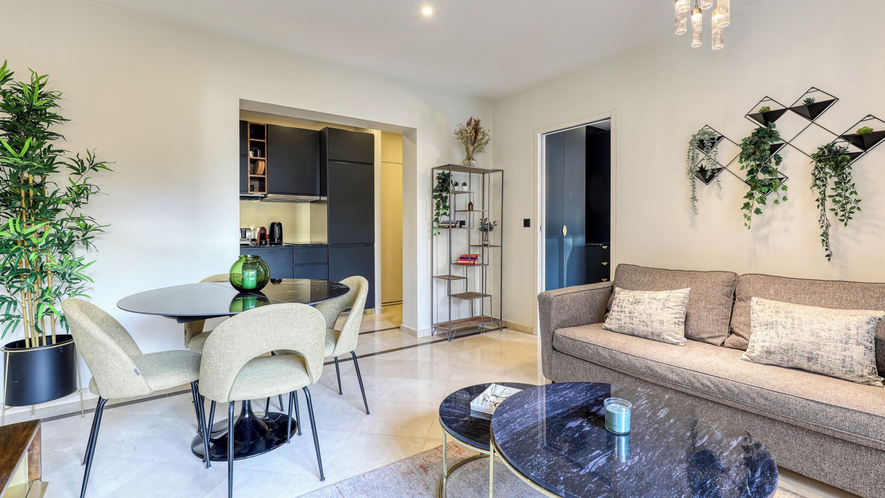 Photo of Livingroom in Champs-Elysees