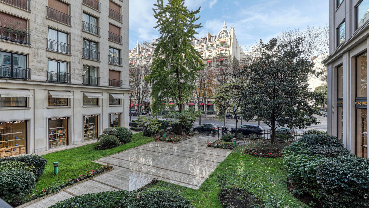 Photo of Outdoor in Champs-Elysees