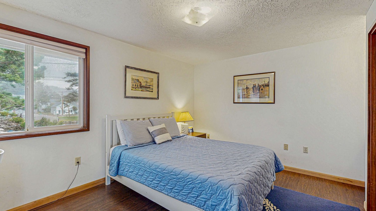 Photo of Bedroom in Gleneden Beach