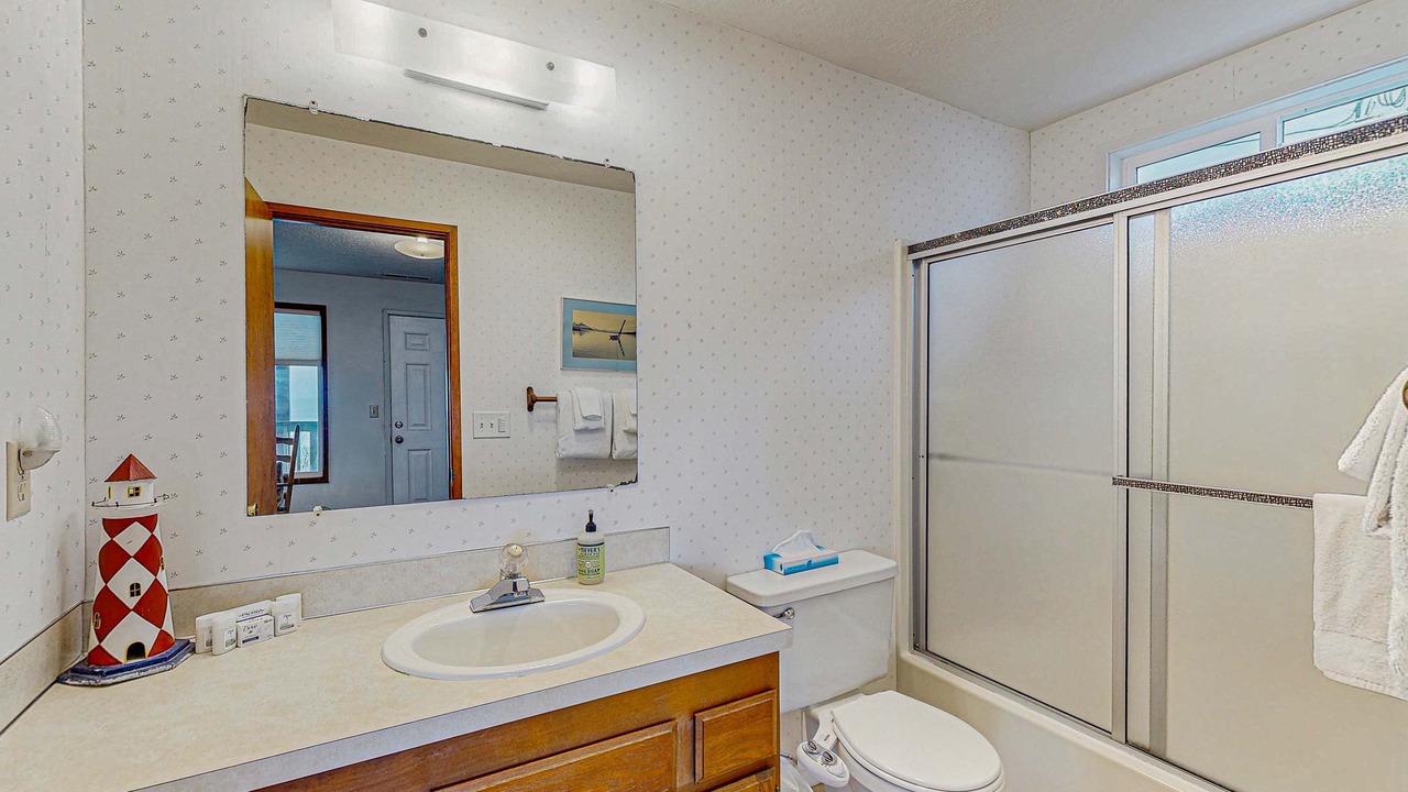 Photo of Bathroom in Gleneden Beach