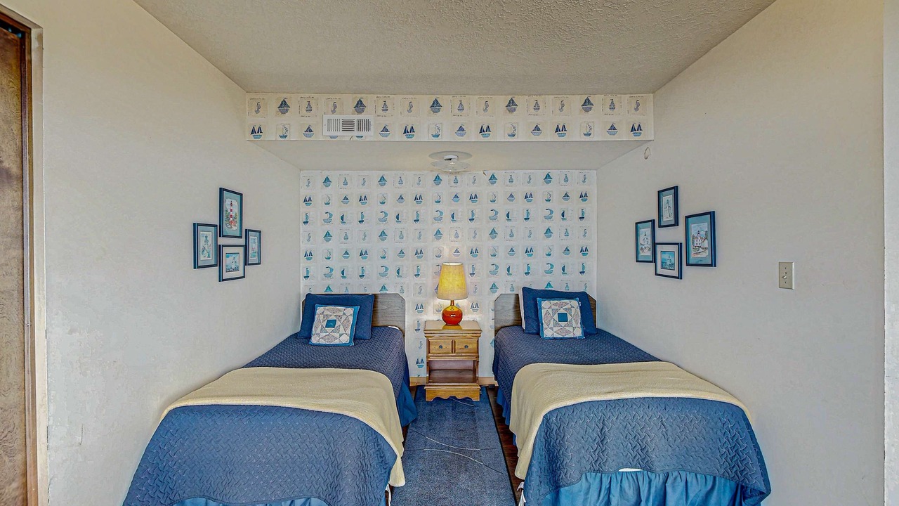 Photo of Bedroom in Gleneden Beach