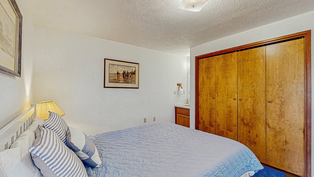 Photo of Bedroom in Gleneden Beach