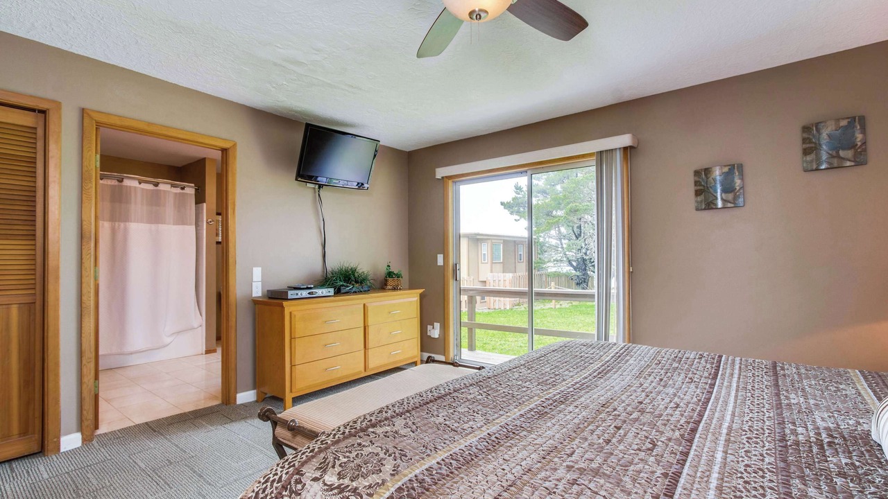 Photo of Bedroom in Roads End