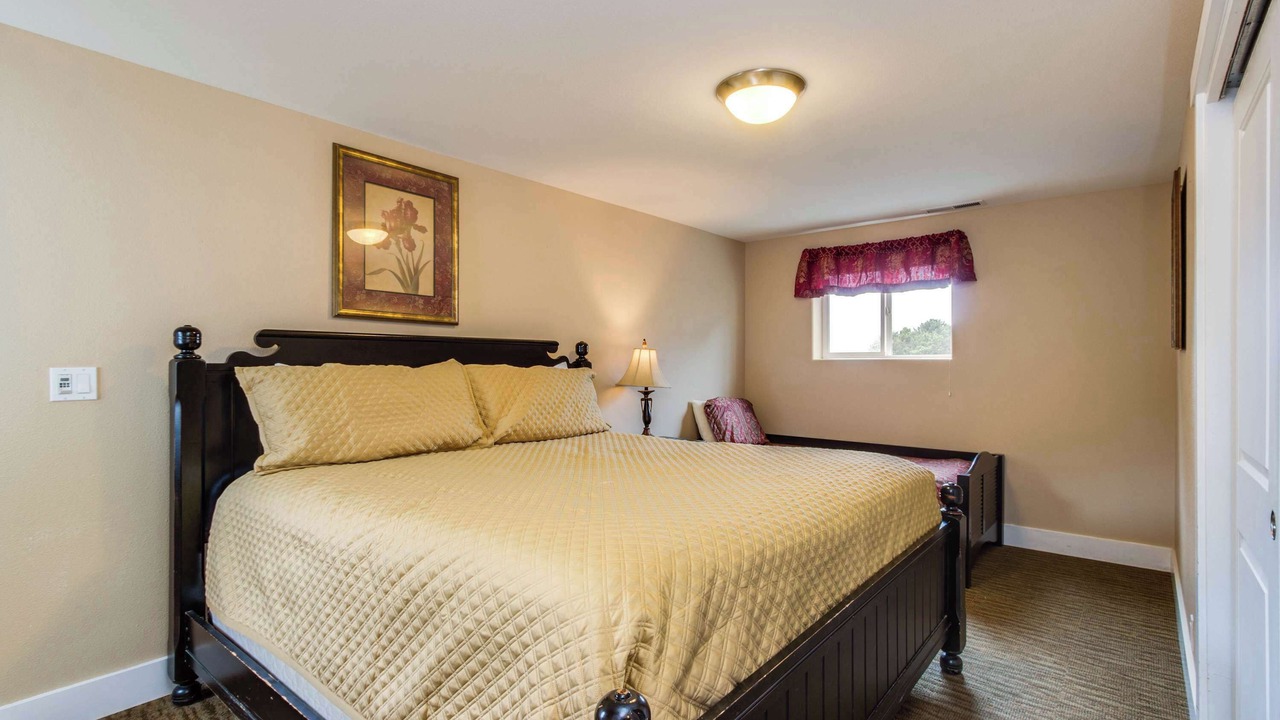 Photo of Bedroom in Roads End