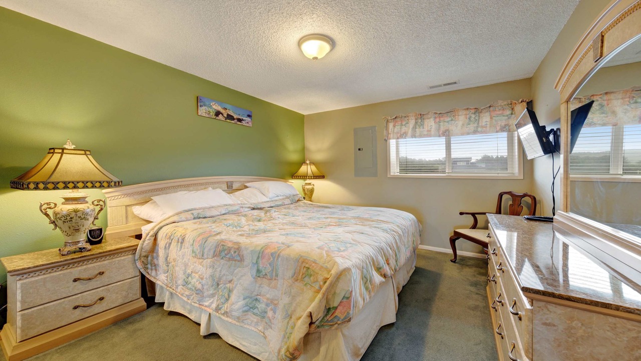 Photo of Bedroom in Gleneden Beach