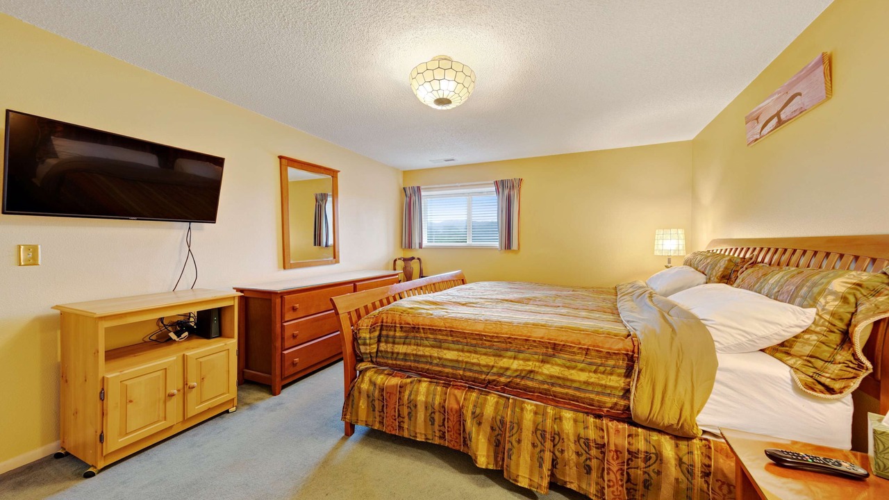 Photo of Bedroom in Gleneden Beach