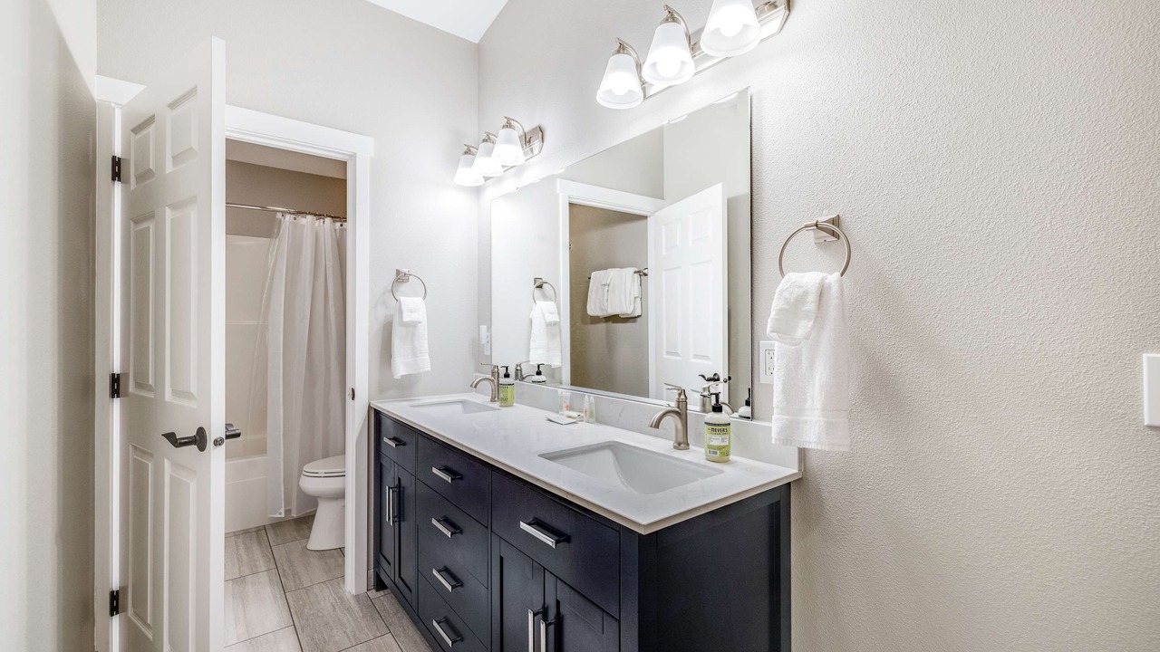 Photo of Bathroom in Gleneden Beach