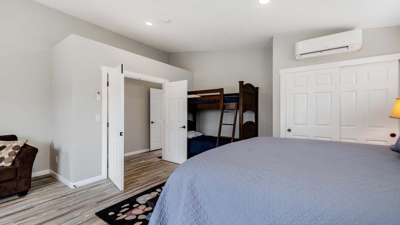 Photo of Bedroom in Gleneden Beach