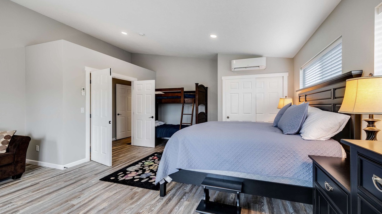 Photo of Bedroom in Gleneden Beach