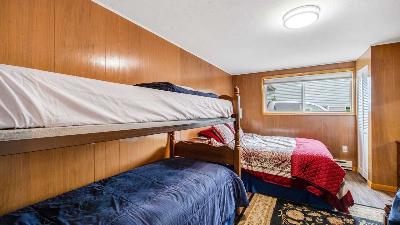 Photo of Bedroom in Gleneden Beach