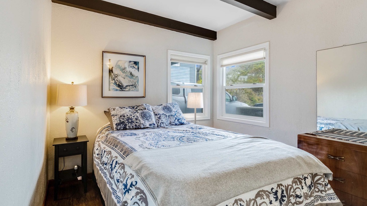 Photo of Bedroom in Gleneden Beach