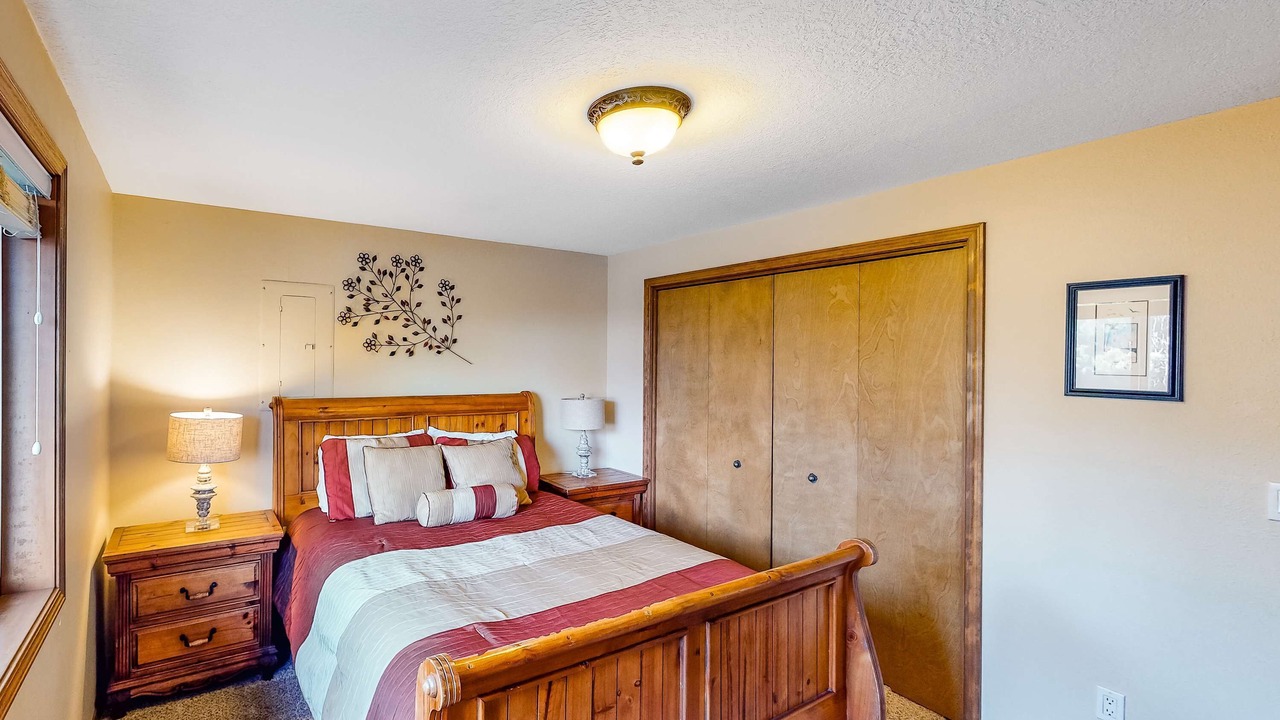 Photo of Bedroom in Gleneden Beach